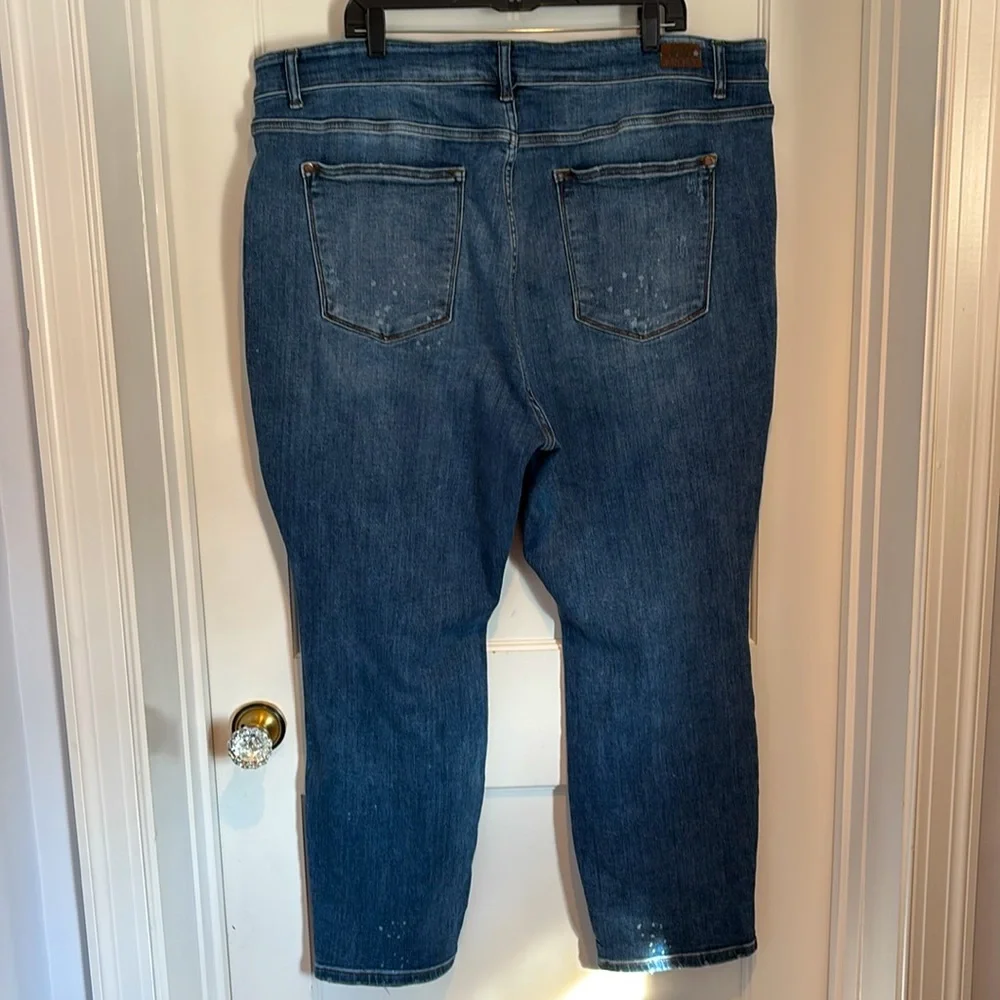 Judy Blue Boyfriend Fit jeans - distressed & intentional bleach spots - Picture 6 of 16